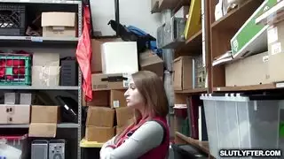 فرج هالي مانسون المبلل يقطر من الجنس الجماعي في الفصل