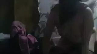 الجمال المحجوب تدمر مؤخرته وتملأ من قبل الجار