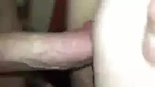 اهتمام بالزب الصغير: تمص له في الفندق ثم تنيكها بقوة