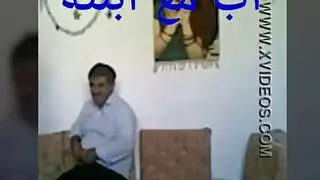 تعبئة شرجية من الزوج العربي لعروسه