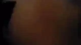 فتاة عربية تخلع ملابسها وتخضع لاختراق مزدوج