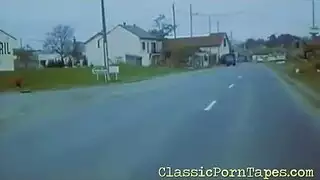 متلصص يشاهد علاقة جماعية مع شقراوات