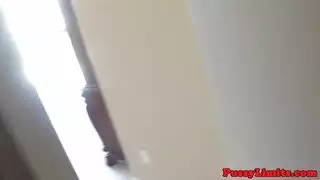 المخشب الأسمر يأخذه بوضعية الكلب من دسار أرجواني