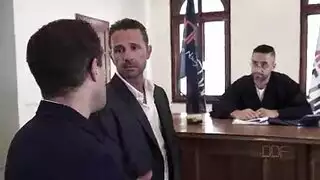 مدلكين في قاعة المساج ينيكون