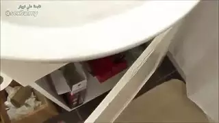 اكتشفت عمل أخيها في البورن، أدى إلى جلسة قذف داخلي شديدة