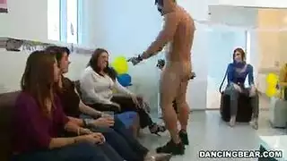 فيلم سفاح القربى من الطراز القديم مع مؤدين طويلي الشعر