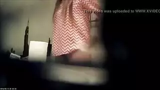 عدسة خفية إكس إكس إكس: وضعية كلابي خشنة مع قادمة جديدة فضولية