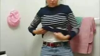 بنت تلعب بكسها وجيب ضهرها