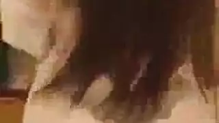 فتاتان شرستان تصرخين من المتعة