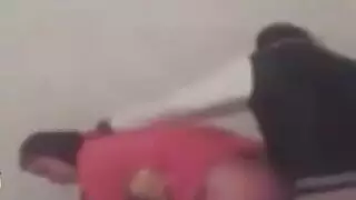 يزنق شرموطة