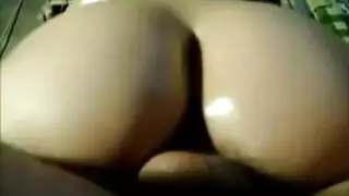 أم ذات مؤخرة كبيرة تتعرض لضرب شرجي خلفي قاس