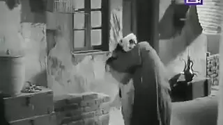 فيلم إباحي عربي قديم: قبلة فرنسية ومشاهد صريحة في الغرفة