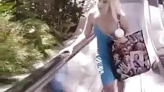 ‫فتاة ثرية ذات أثداء كبيرة يلحس فرجها ثم تُضاجع بقوة‬