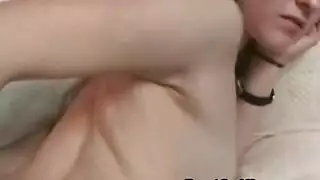 شاعر ضخم يضاجع مهبلًا ضيقًا بحمالة صدر حمراء وزرقاء مثيرة