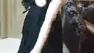 رقص مثير يتطور إلى جنس جماعي صريح