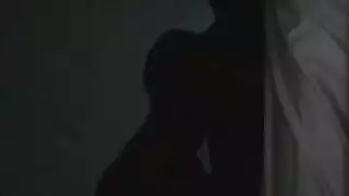 سكس هاوي خام: ضخ كسها الأسود حتى الفجر