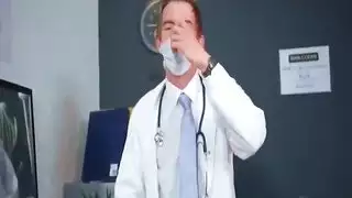 خبير التدليك يأخذ عدة زبور – فانتازيا نيك جماعي