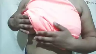 خضوع آسيوية ممتلئة: نينا تُنك في وجهها وهي مرتدية اللنجري