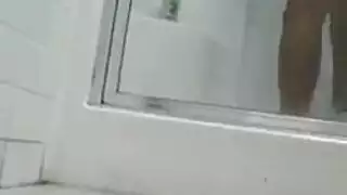 العاهرة تأخذ جماع مزدوج خشن على الكاميرا