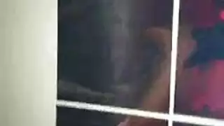 فتاة مصرية ساخنة تمص وتتذوق قضيب عربي صلب