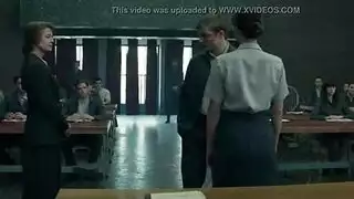 عرض جنسي مباشر: المعلم يوجه الفصل حول الإيلاج الصحيح