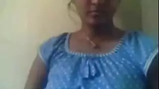 اطفال تعرض صدرها على المباشر