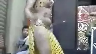 عاهرة مصرية ذات ثديين نار تمارس الجنس – فيلم بورن صريح