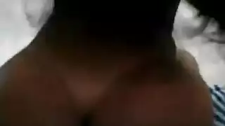 فتاة يابانية صغيرة في علاقة جنسية جماعية