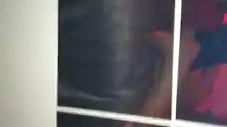 فتاة مصرية تمص وتتذوق زب عربي سمين