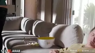 ينبك امه النائمه