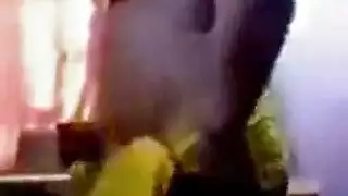 استعراض البكيني للهاوي العراقية يؤدي إلى مداعبة مهبلية