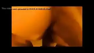 العاهرة تُملأ كسها وتئن من المتعة