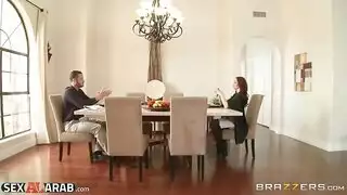 مُنَاكَة من الرئيس وظيفة الخادمة السرية