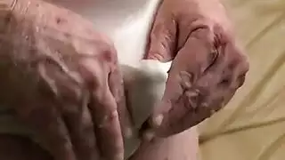 أم ممتلئة تبلع السائل المنوي – مشهد مص قضيب